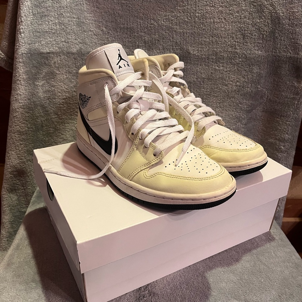 Jordan 1 Coconut milk Size 9